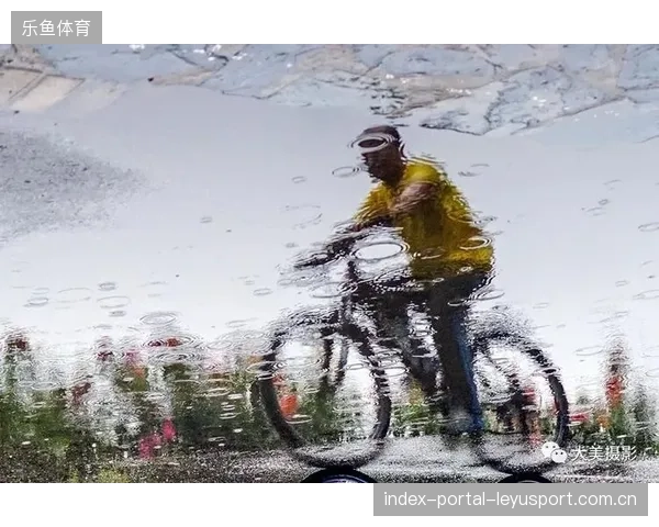 巴黎连续快速分球行云流水——在巴黎街头捕捉瞬间的生活节奏